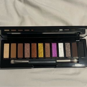 Brand new urban decay eyeshadow palette NWT